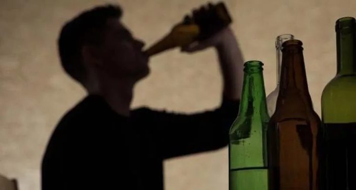 "अब तक 51" की अलीगढ़ जहरीली शराब मामले में मौत, लेकिन सिर्फ 25 मौतें ही सरकार ने मानीं