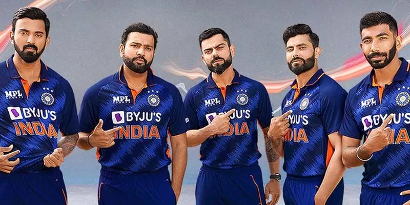 टीम इंडिया की नई जर्सी का टी-20 वर्ल्ड कप के लिए अनावरण