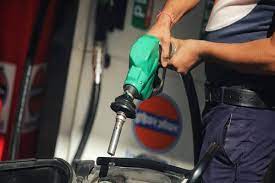 8 रूपये सस्ता हुआ दिल्ली में पेट्रोल, VAT केजरीवाल सरकार ने घटाया